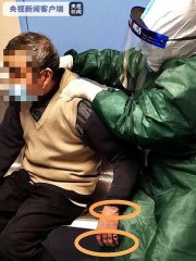 按摩、画手表、做挎包……江苏医护人员悉心照顾“老小孩”患者
