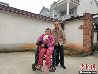 耄耋老人的浪漫十年守妻路：“执子之手，与子偕老”