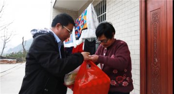 美团升级老年人生活服务保障体系，老年人网购可享受团长送货上门服务